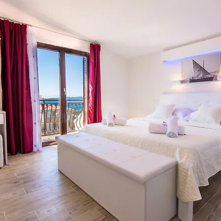 Apartment Family Roso *