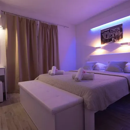 Apartment Family Roso *